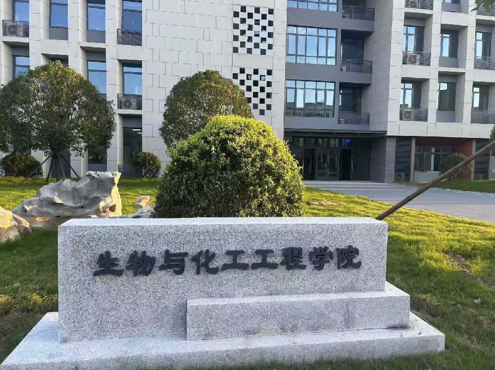 贵定县扬州职业大学体育场高杆灯项目